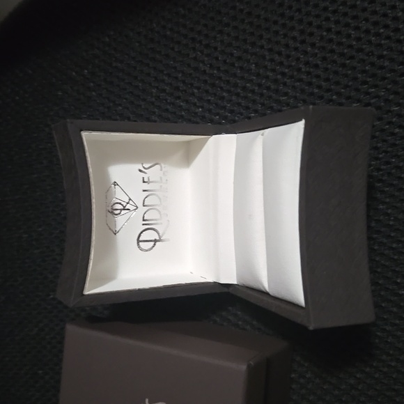 BEAUTIFUL RIDDLES RING BOX - Picture 2 of 9